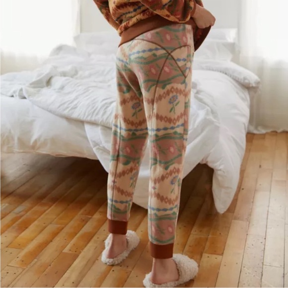 Urban Outfitters Out From Under
Outlander Printed Fleece Jogger Pants - Picture 4 of 10